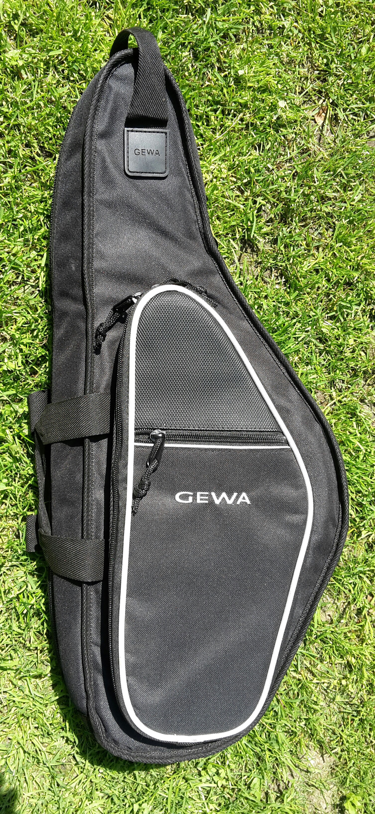 GEWA - Soft case, tvarovaný.