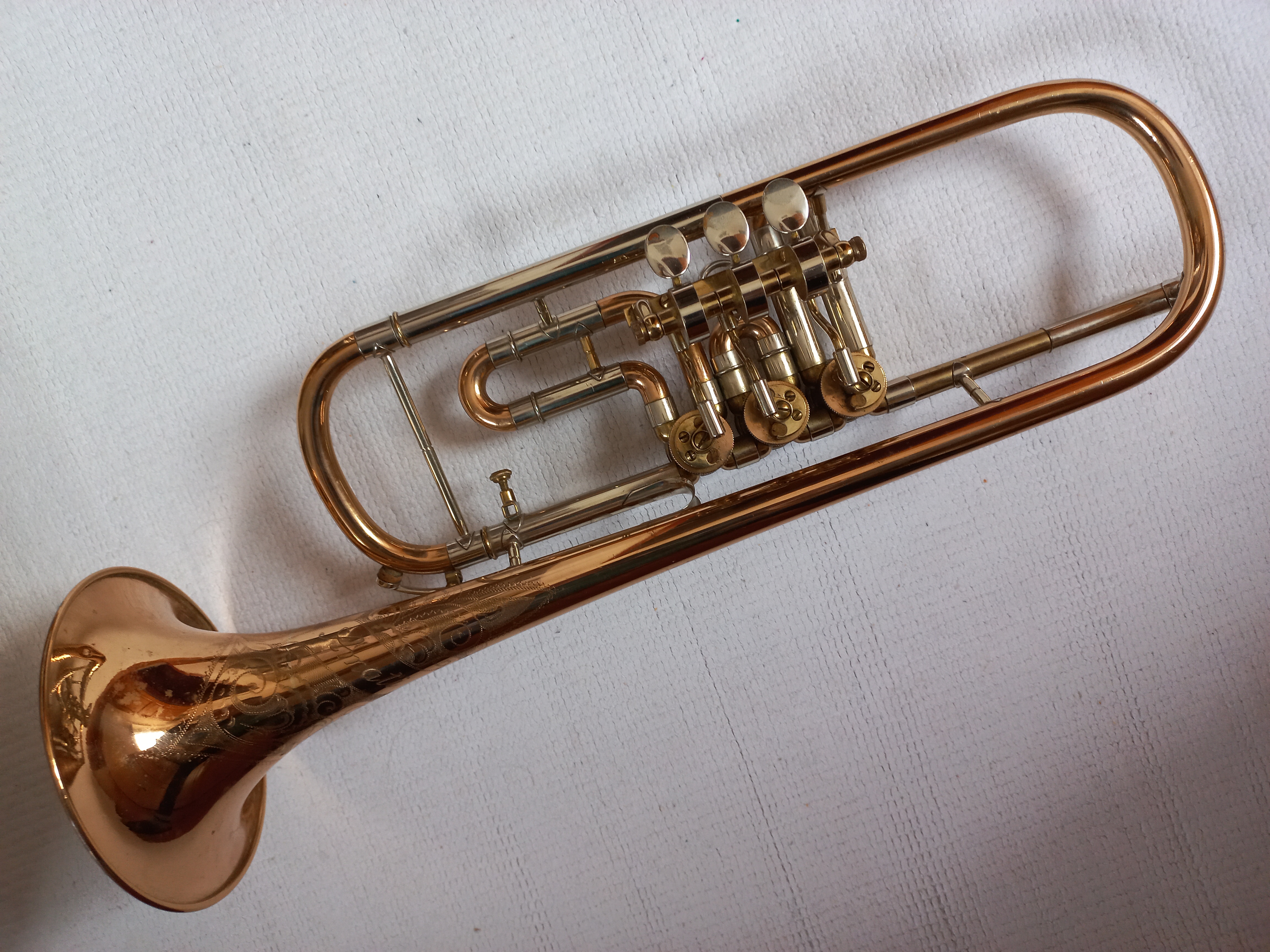 Trumpeta cylindrová Amati.