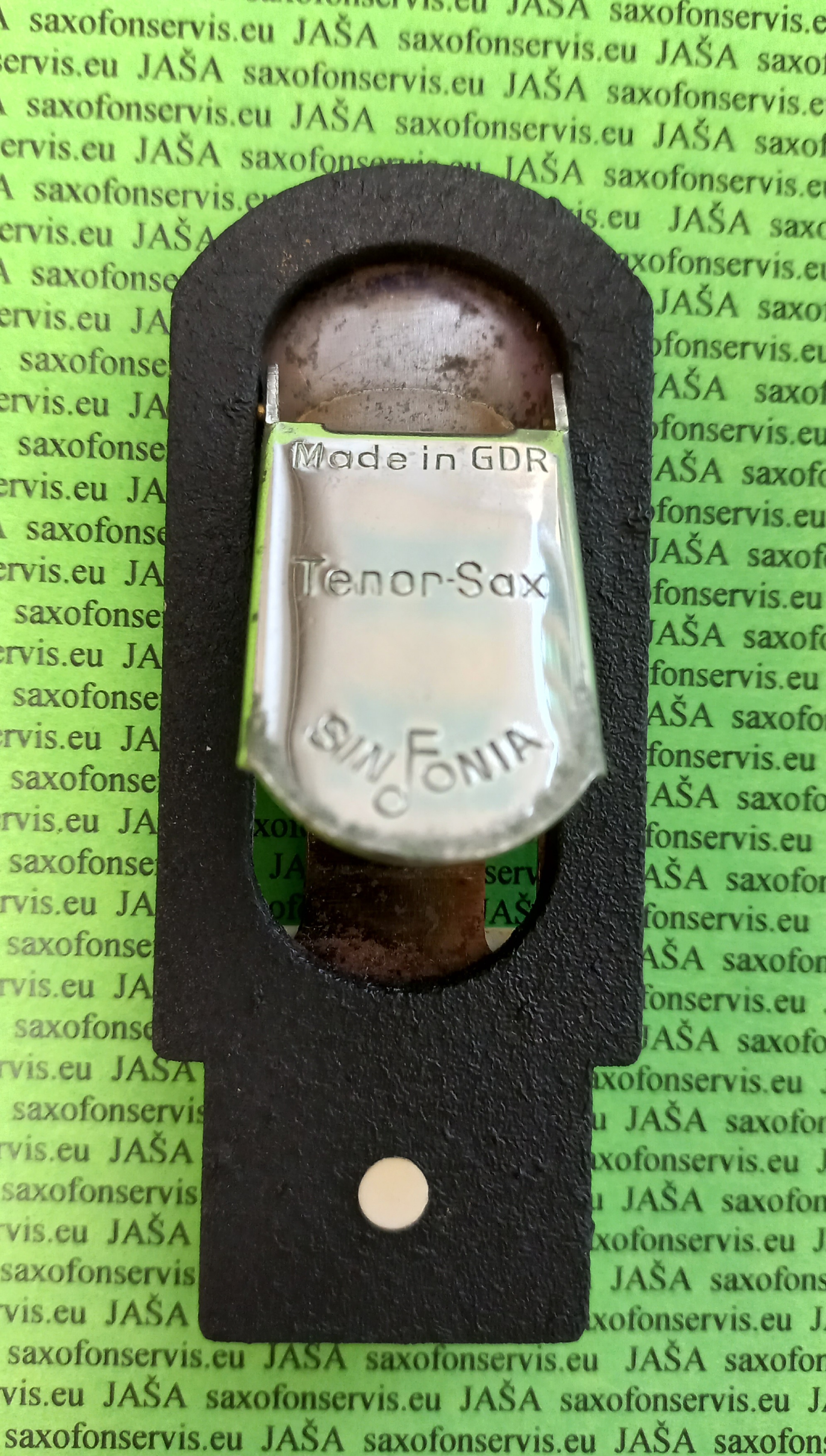 Stříhačka plátků na tenor saxofon.