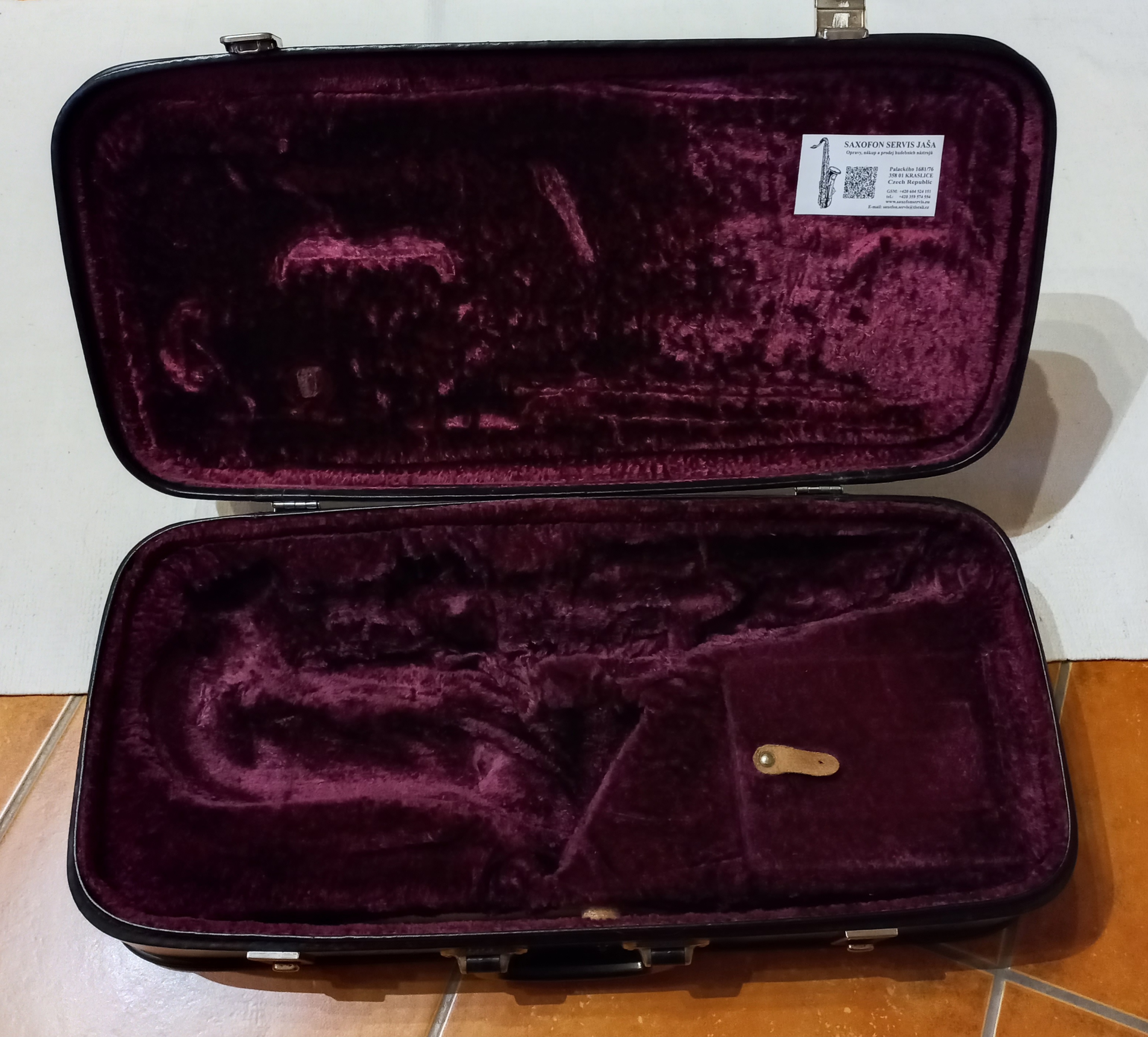 Amati  Vintage kufr.